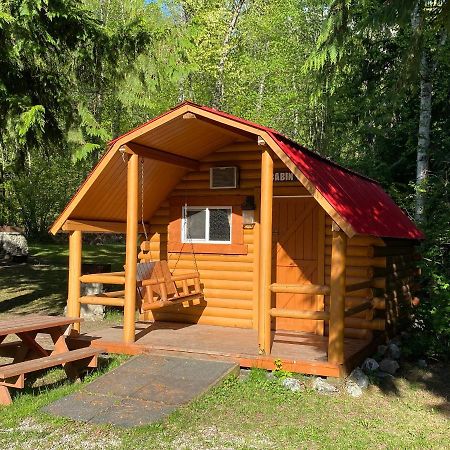Revelstoke Rv & Cabin Resort Exteriör bild