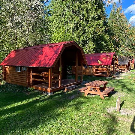 Revelstoke Rv & Cabin Resort Exteriör bild