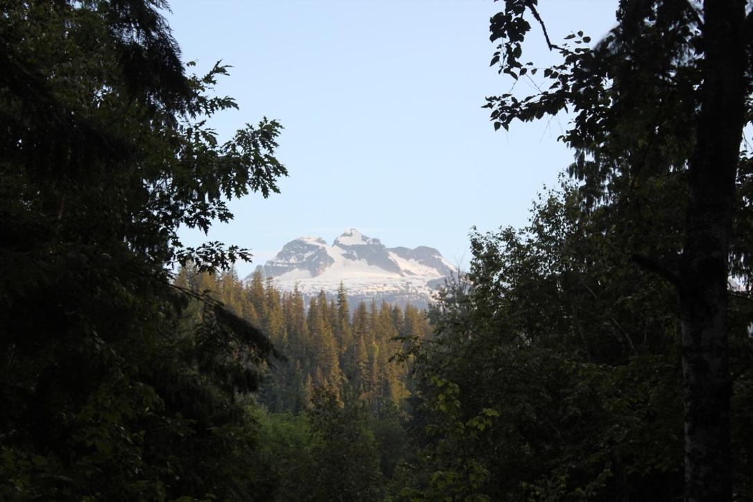 Revelstoke Rv & Cabin Resort Exteriör bild